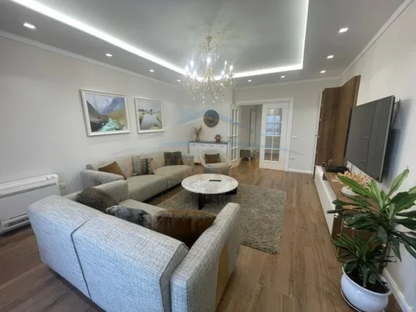 Durres, jepet me qera apartament 2+1+Ballkon Kati 5, 123 m² 1.100 € 