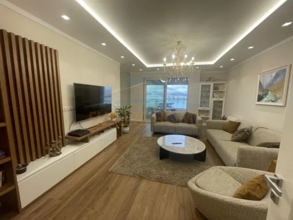 Durres, jepet me qera apartament 2+1+Ballkon Kati 5, 123 m² 1.100 € 