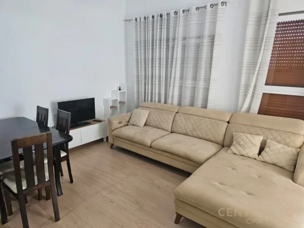 Tirane, jepet me qera apartament 2+1 Kati 6, 102 m² 550 € (ALI DEMI)