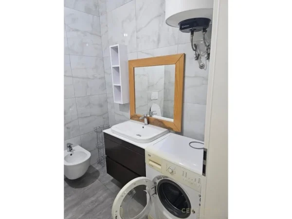 Tirane, jepet me qera apartament 2+1 Kati 6, 102 m² 550 € (ALI DEMI)