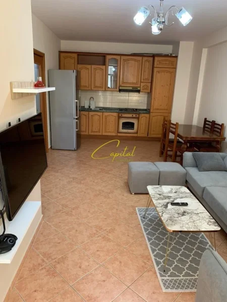 Tirane, jepet me qera apartament 2+1 Kati 2, 80 m² 700 € (KOMUNA E PARISIT)