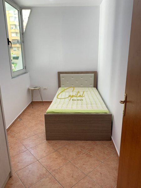 Tirane, jepet me qera apartament 2+1 Kati 2, 80 m² 700 € (KOMUNA E PARISIT)