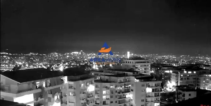 Tirane, jepet me qera apartament duplex Dublex Kati 4, 400 m² 3.000 € 