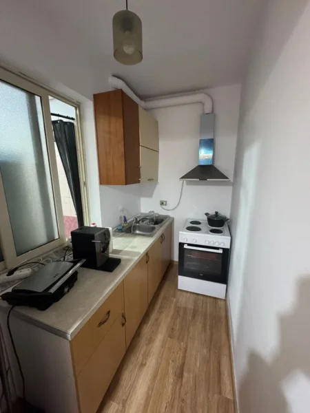 Tirane, jepet me qera apartament 1+1 Kati 1, 60 m² 500 € (Pas Nisharakut)