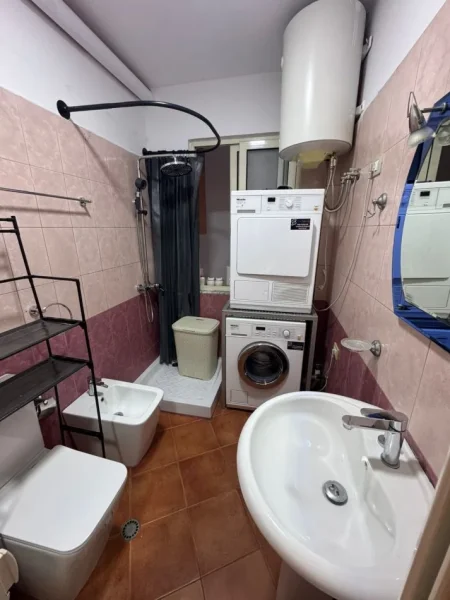 Tirane, jepet me qera apartament 1+1 Kati 1, 60 m² 500 € (Pas Nisharakut)