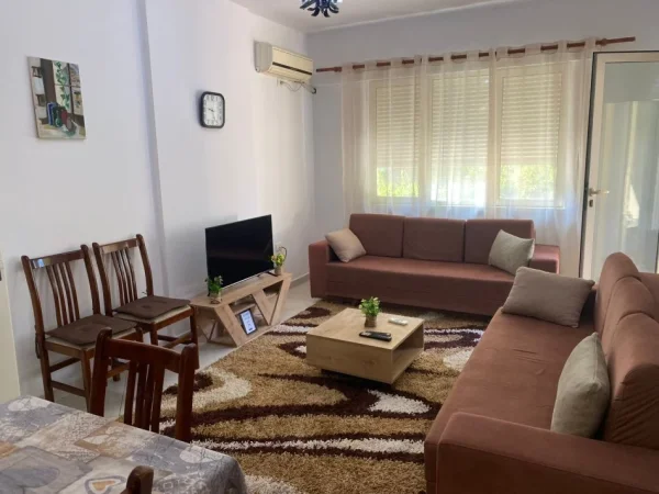 Tirane, jepet me qera apartament 1+1 Kati 3, 70 m² 500 € (Liqeni i Thatë, Tiranë)