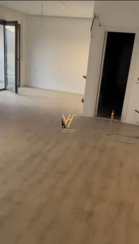 Tirane, jepet me qera zyre Kati 1, 62 m² 850 € (JORDAN MISJA)