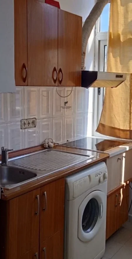 Tirane, jepet me qera garsonier Kati 4, 350 € (BULEVARDI ZOGU I PARE)