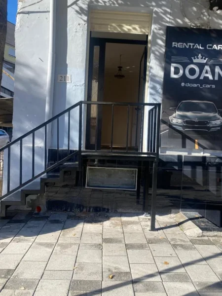 Tirane, jepet me qera dyqan Kati 0, 73 m² 1.200 € (Rruga e Dibres)
