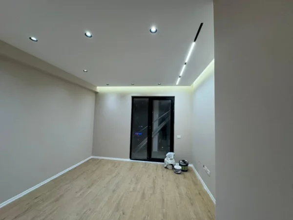 Tirane, jepet me qera ambjent biznesi Kati 3, 75 m² 450 € (astir)