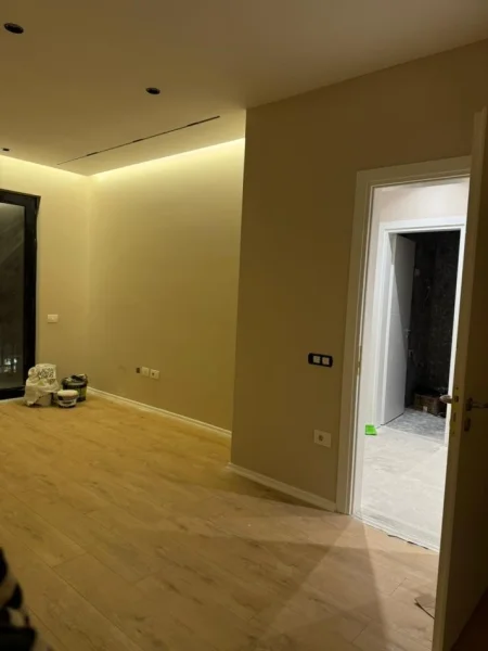 Tirane, jepet me qera zyre Kati 3, 75 m² 450 € (astir)