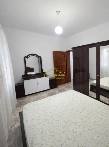 Tirane, jepet me qera apartament 2+1 Kati 2, 90 m² 300 € (KOMBINAT)