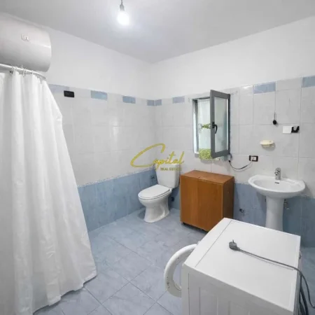 Tirane, jepet me qera apartament 2+1 Kati 2, 90 m² 300 € (KOMBINAT)