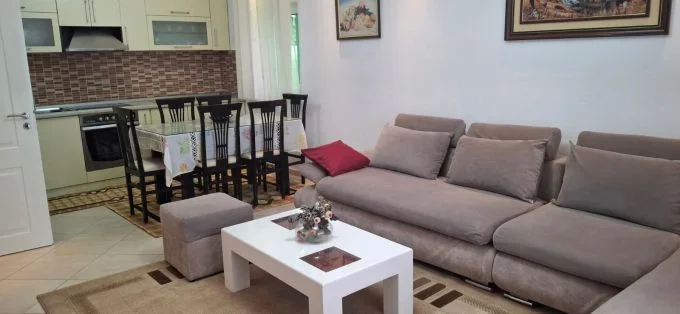 Tirane, jepet me qera apartament 2+1+Aneks+Ballkon Kati 3, 100 m² 650 € (rruga e elbasanit)