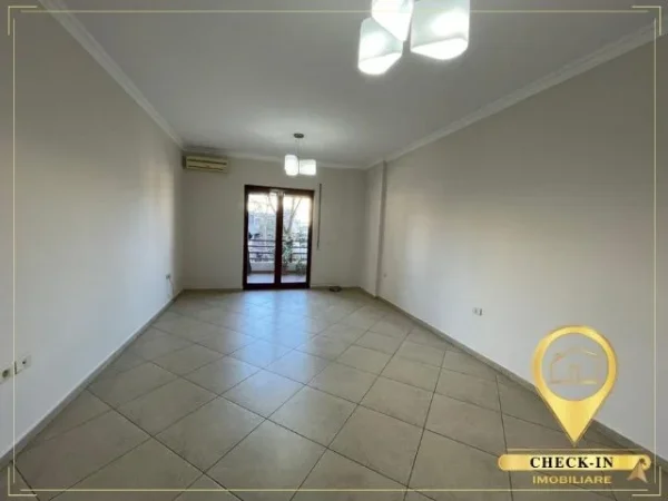 Tirane, jepet me qera zyre Kati 3, 106 m² 940 € (Rruga e Kavajes)