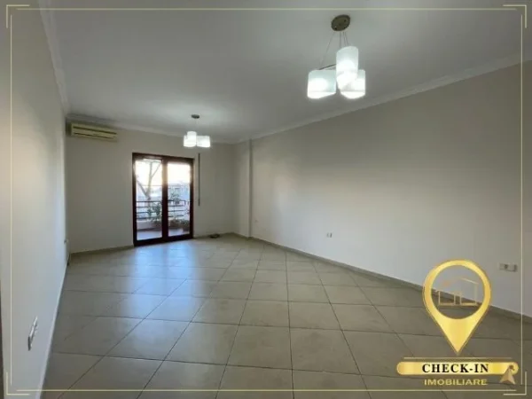 Tirane, jepet me qera zyre Kati 3, 106 m² 940 € (Rruga e Kavajes)
