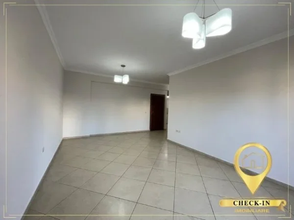 Tirane, jepet me qera zyre Kati 3, 106 m² 940 € (Rruga e Kavajes)
