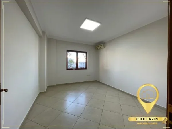 Tirane, jepet me qera zyre Kati 3, 106 m² 940 € (Rruga e Kavajes)