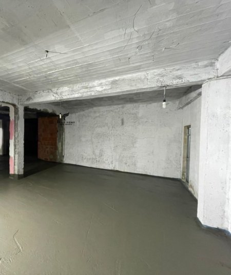 Tirane, jepet me qera dyqan Kati 0, 150 m² 2.000 € (SAUK)