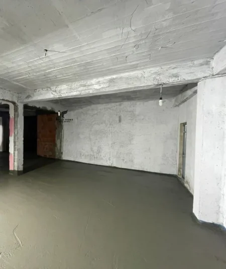 Tirane, jepet me qera dyqan Kati 0, 150 m² 2.000 € (SAUK)