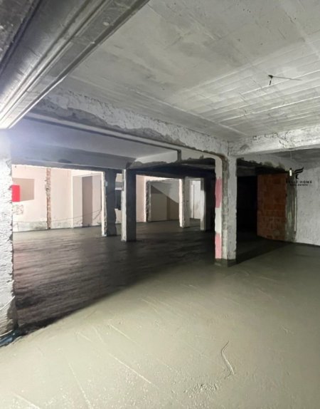 Tirane, jepet me qera dyqan Kati 0, 150 m² 2.000 € (SAUK)