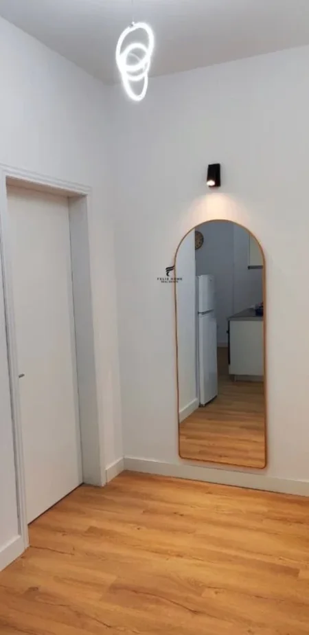 Tirane, jepet me qera apartament 1+1 Kati 5, 85 m² 1.000 € (RRUGA E KAVAJES)