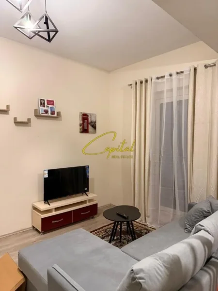 Tirane, jepet me qera apartament 1+1 Kati 7, 63 m² 400 € (ALI DEMI)