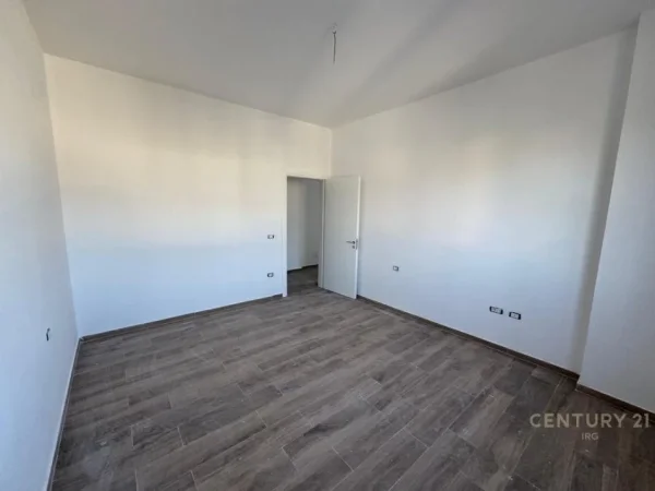 Tirane, jepet me qera apartament 1+1 Kati 2, 80 m² 320 € (Bulevardi i ri)