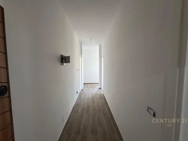 Tirane, jepet me qera apartament 1+1 Kati 2, 80 m² 320 € (Bulevardi i ri)