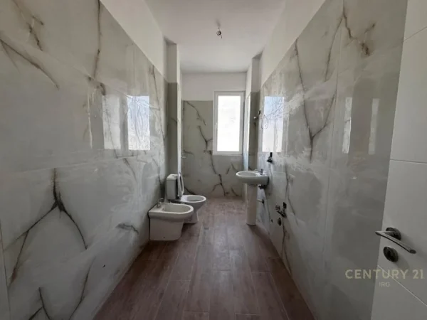 Tirane, jepet me qera apartament 1+1 Kati 2, 80 m² 320 € (Bulevardi i ri)