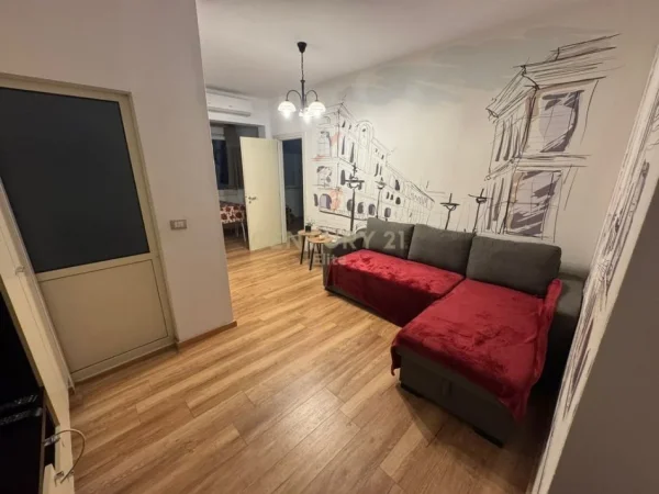 Tirane, jepet me qera apartament 1+1 Kati 1, 60 m² 500 € (21 Dhjetori)