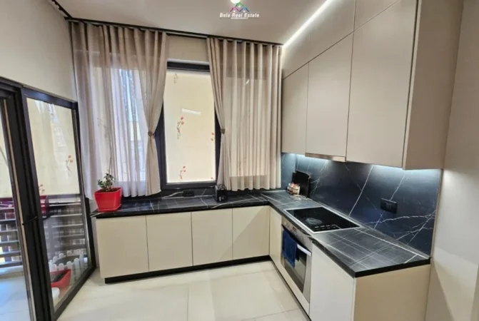 Tirane, jepet me qera apartament 1+1 Kati 4, 75 m² 830 € (vasil shanto)