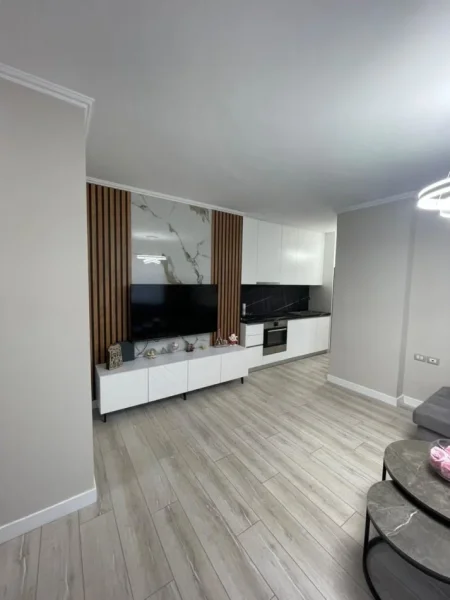 Tirane, jepet me qera apartament 1+1 Kati 4, 75 m² 800 € (HOTEL DINASTIA)