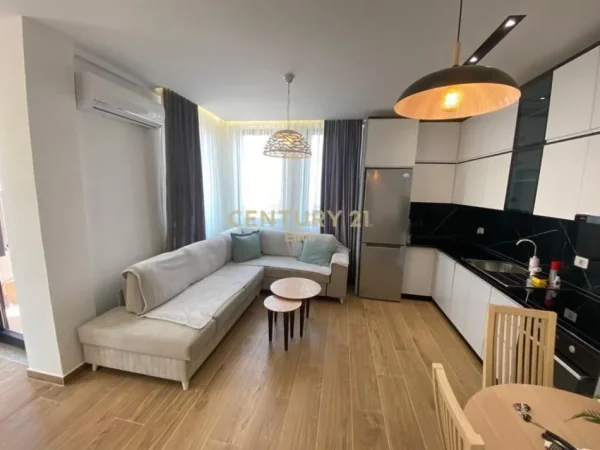 Tirane, jepet me qera apartament 1+1 Kati 7, 60 m² 830 € (Rruga e Barrikadave)