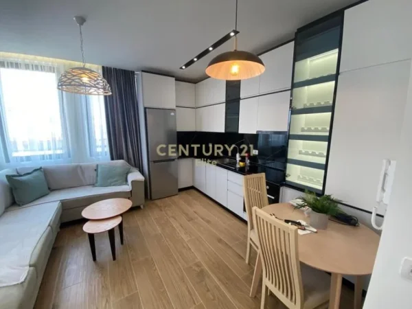 Tirane, jepet me qera apartament 1+1 Kati 7, 60 m² 830 € (Rruga e Barrikadave)