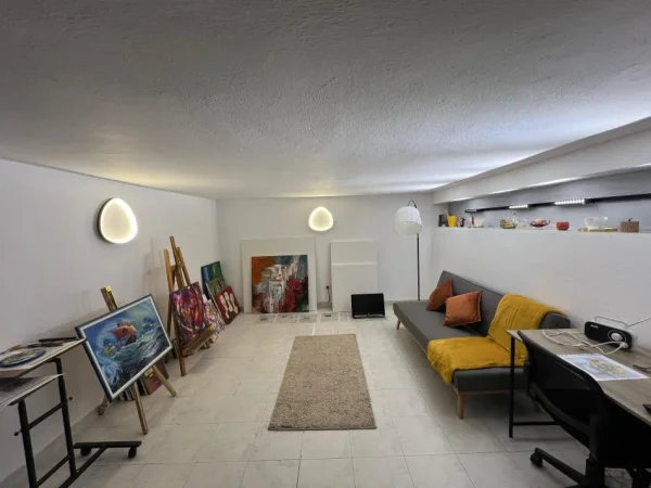 Tirane, jepet me qera ambjent biznesi Kati 0, 28 m² 300 € (sheshi willson)