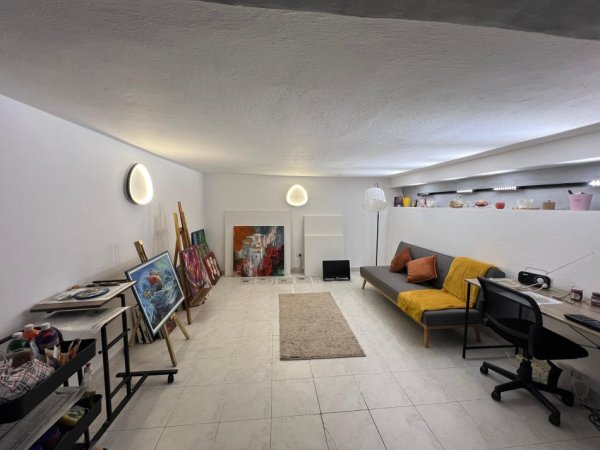 Tirane, jepet me qera ambjent biznesi Kati 0, 28 m² 300 € (sheshi willson)