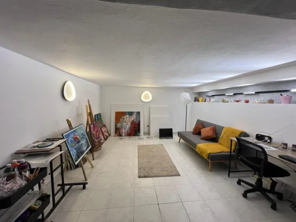 Tirane, jepet me qera ambjent biznesi Kati 0, 28 m² 300 € (sheshi willson)