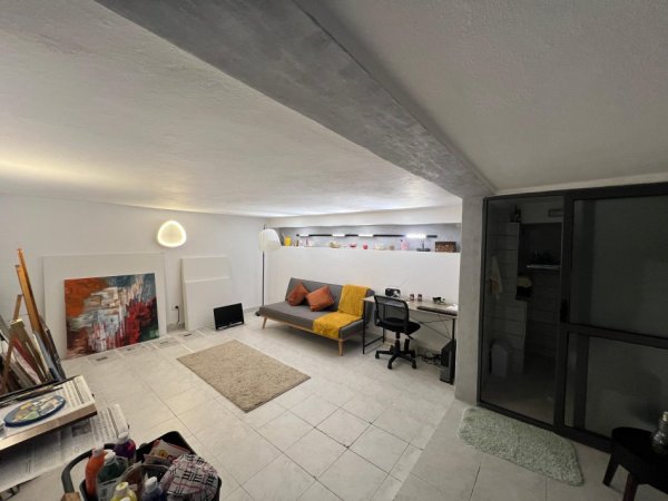 Tirane, jepet me qera ambjent biznesi Kati 0, 28 m² 300 € (sheshi willson)