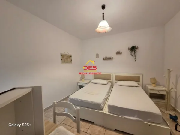 Vlore, jepet me qera Vile Kati 3, 300 m² 3.000 € (Uji i Ftohtë)