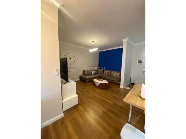 Tirane, jepet me qera apartament 2+1 Kati 1, 78 m² 600 € (Rruga e Dibres)