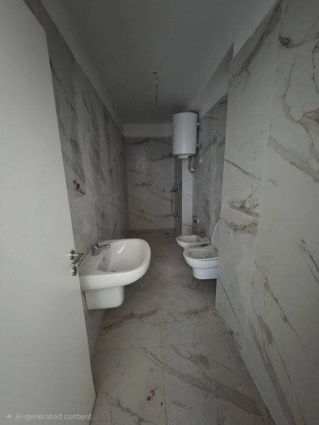 Tirane, jepet me qera zyre Kati 6, 75 m² 650 € (QENDER)