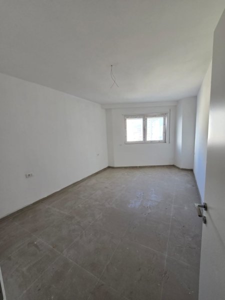 Tirane, jepet me qera zyre Kati 6, 75 m² 650 € (QENDER)