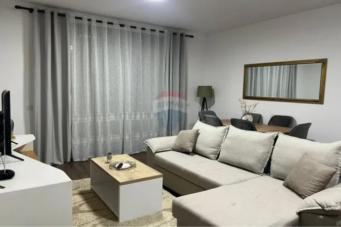 Tirane, jepet me qera apartament 3+1+Ballkon Kati 5, 900 m² 900 € (Skender Luarasi)