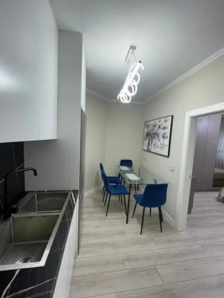 Tirane, jepet me qera apartament 1+1 Kati 4, 75 m² 800 € (RRUGA E KOSOVAREVE)