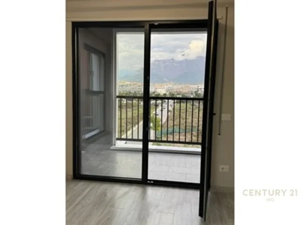Tirane, jepet me qera zyre Kati 5, 70 m² 500 € (Bulevardi i ri)