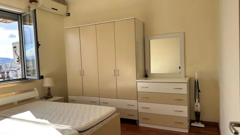 Tirane, jepet me qera apartament 1+1 Kati 7, 60 m² 700 € (pazari i ri)