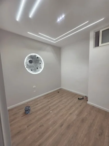 Tirane, shitet apartament 2+1+Ballkon Kati 3, 76 m² 125.000 € (Rruga Loni Ligori)