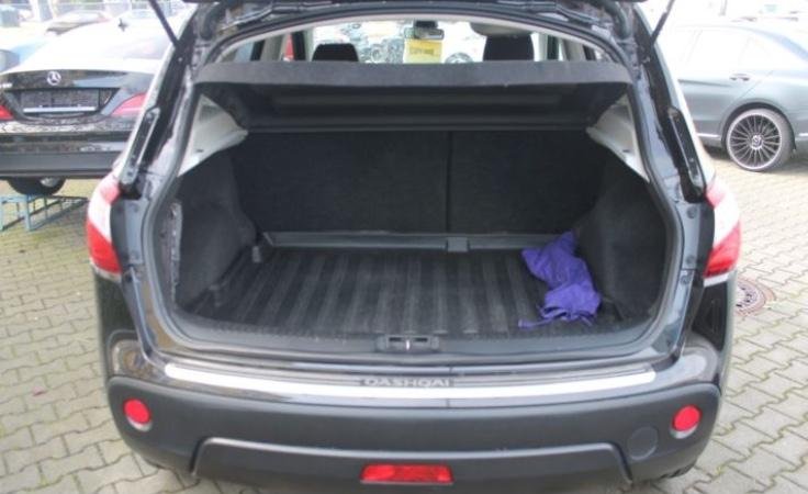 Tirane, shes SUV Nissan Qashqai Nafte, e zeze automatik Kondicioner 109.000 km