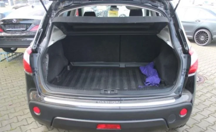 Tirane, shes SUV Nissan Qashqai Nafte, e zeze automatik Kondicioner 109.000 km